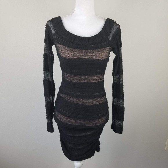 BCBGMaxAzria Dresses & Skirts - BCBGMaxazria XXS Halle Shirred lace dress